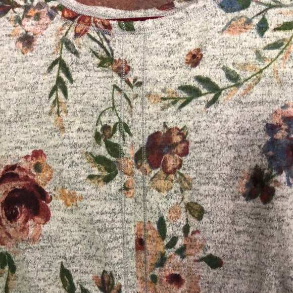 NWOT Floral Tie Sleeve Tunic - Picture 12 of 12